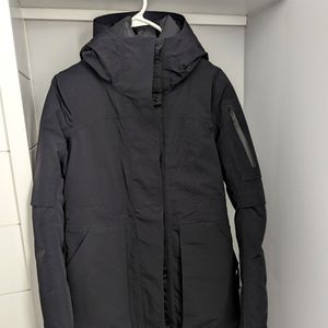Lululemon Winter Warrior Parka, size 2 Black